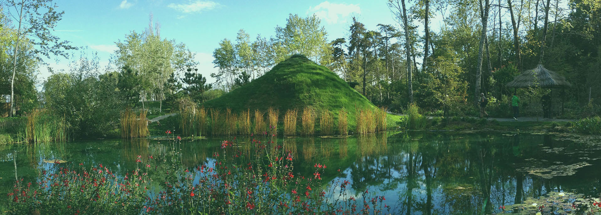 <p style="text-align: center;"><strong>Un professionnel </strong><br /><strong>pour l’entretien de votre jardin !</strong><br /><img src="images/logobleuaidejardinierlong.png" alt="logobleuaidejardinierlong" /></p>